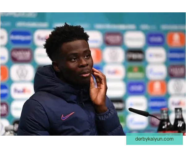 英格兰队新一代边锋萨卡表现稳健，备受关注关注